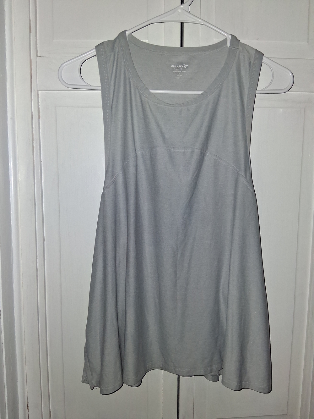Old Navy Active Light Gray Sleeveless Scoop Neck Top